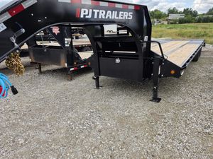 2027 PJ Trailers 32' Low‑Pro Flatdeck w/ Duals – GN (142698)